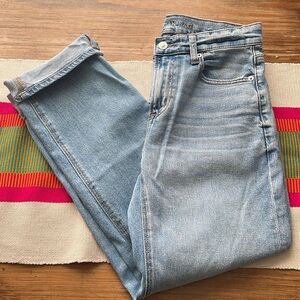 NWT 💙 Comfortable and Soft Short Super High-Rise Straight!